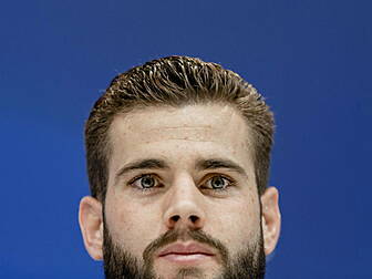 WATCH: Defender Nacho scores w...